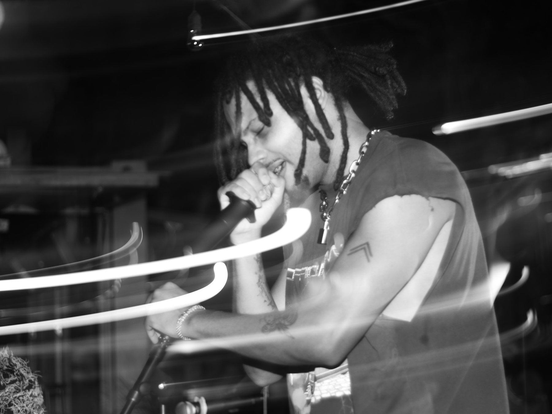 FOR4IGN performing live